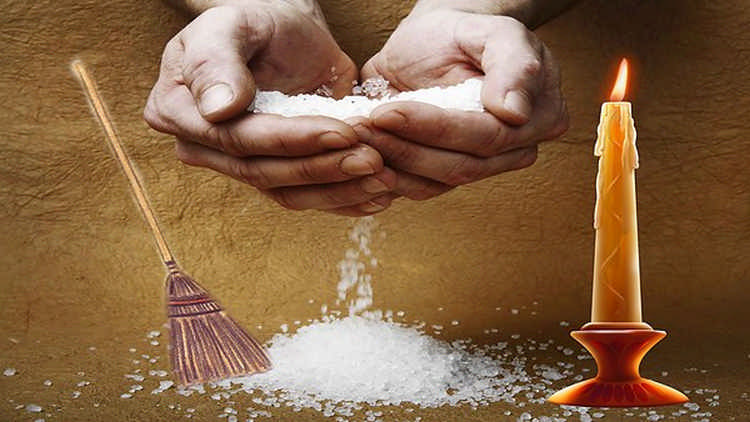 как почистить дом солью