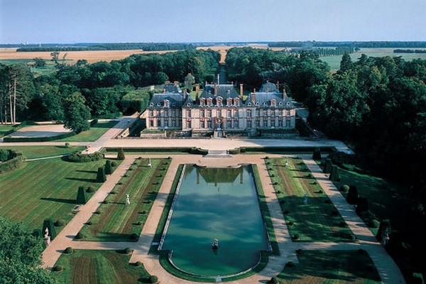 2_Chateau de Breteuil.jpg