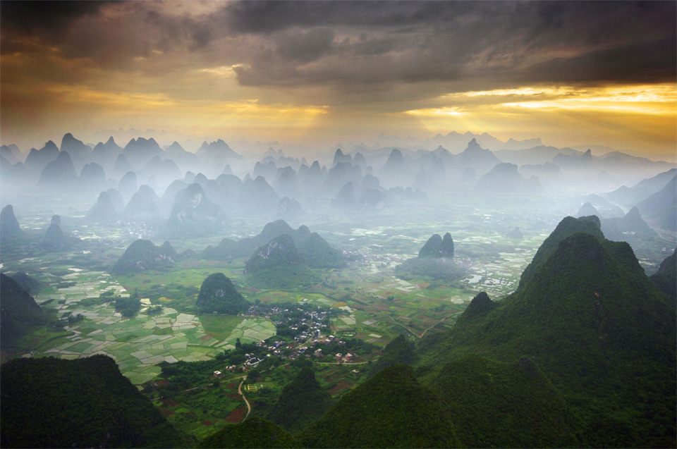 16flying-by-hot-air-balloon-over-yangshuo-china