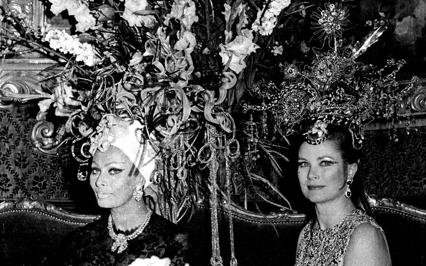 1969 год. Софи Лорен и княгиня Грейс на карнавале в казино Монте-Карло.
