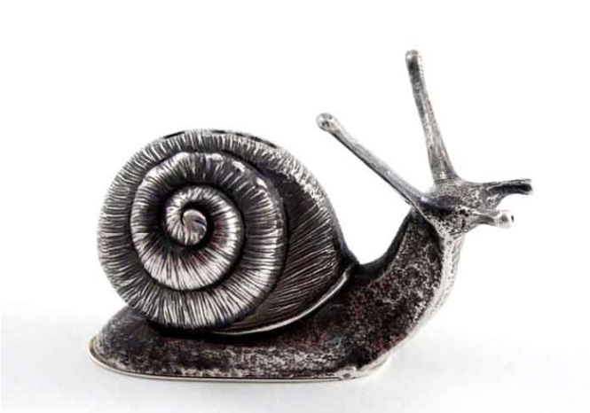 Серебряная уксусница в форме улитки. Англия, 1884