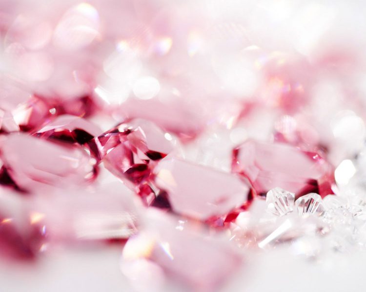 розовые кристаллы