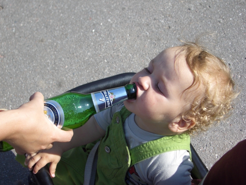 Что делать если ребёнок выпил духи