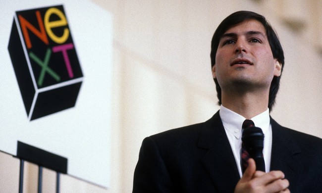 После ухода из Apple в 1986 году Стив Джобс перешел работать в компанию NeXT, Inc.