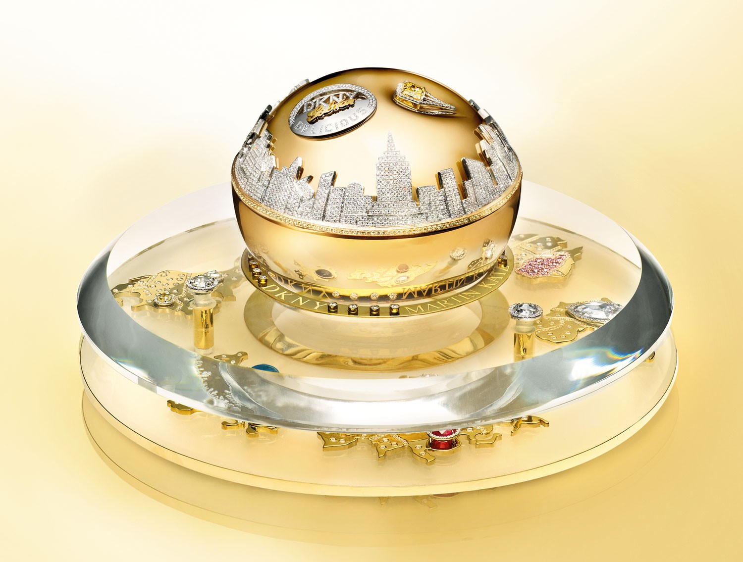 Флакон аромата DKNY Golden Delicious стоимостью 1 миллион долларов