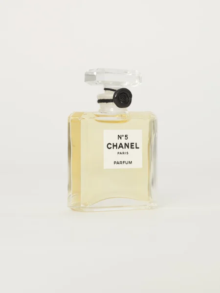 #5 Chanel Perfume bottle. Paris. France — стоковое фото